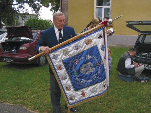 W czasie spotkania wręczone zostały pamiątkowe grawertony podziękowania dla osób, które przyczyniły się do zorganizowania naszej aktywności eterowej.