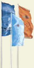 www.avip.com.pl FLAGI Flagi wykonane są z materiału Multiflag (100% poliester). Składa się on z najwyższej jakości włókien o dużej wytrzymałości na trudne warunki zewnętrzne.