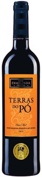 Cena 29,99 zł Terras do Pó Tinto, Península de Setúbal, Casa Ermelinda Freitas czerwone Odmiany: castelão, syrah i touriga nacional Wino Terras do Pó, z szanowanej firmy Casa Erme- -linda Freitas, to