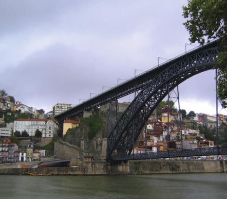 40 PODRÓŻE 8 Portugalia Portugalia jest jednym z tych małych krajów, w których bez problemu można spędzić wielkie wakacje.