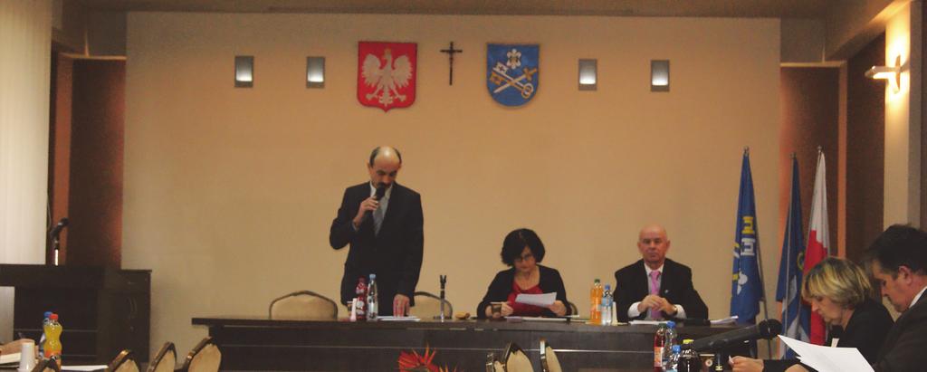 mieszkańców wybrani w wolnych i demokratycznych wyborach. Na tym przecież polega demokracja, że wybieramy przedstawicieli spośród społeczeństwa do reprezentowania naszych interesów.