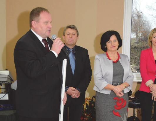 budżecie gminy na 2013 r. Kolejna świetlica oddana W dniu 28 listopada 2013 roku miała miejsce podniosła uroczystość poświęcenia i przekazania wyremontowanej świetlicy wiejskiej w Kaczynie Starym.