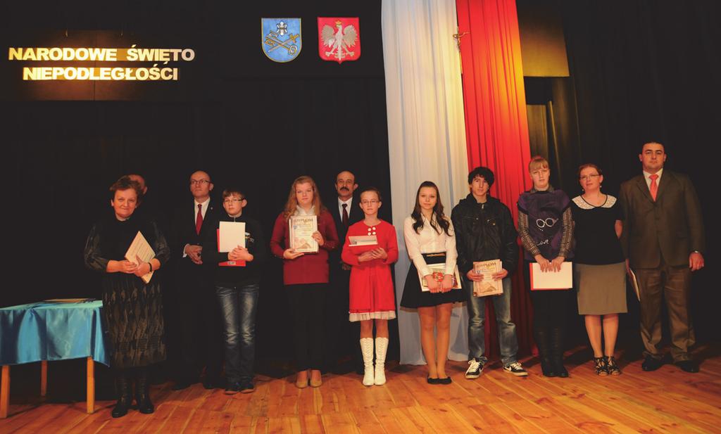 4 Gazeta Czyżewska Uroczystość obchodów Dnia Niepodległości 11 listopada 2013 roku odbyły się Gminne obchody Dnia Niepodległości. Jak co roku uroczystości o godzinie 1200 rozpoczęła Msza Św.