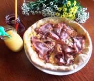 Sosy: pomidorowy, czosnkowy, tysiąca wysp, jogurtowy, ketchup Sauces: tomato, garlic, Thousand Islands, yoghurt Przy zamówieniu 3 pizz