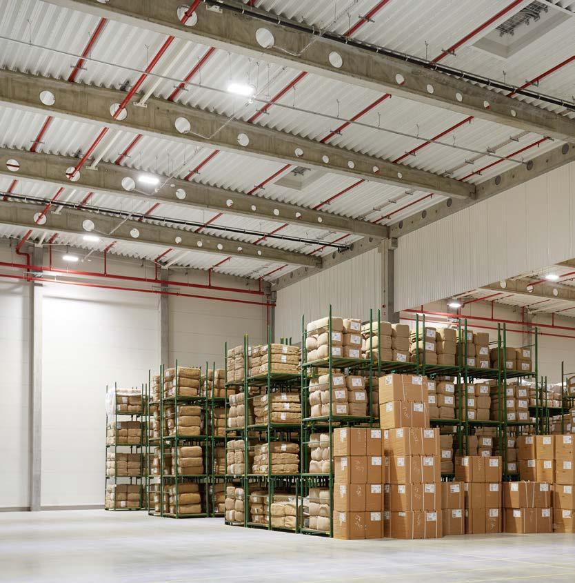 Klient: CLIP Group Lokalizacja: Swarzędz Źródła światła: GentleSpace, CoreLine Trunking, ClearFlood Z myślą o przyszłości Część powierzchni nowej hali magazynowej CLIP Logistics została wynajęta