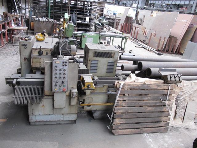 Załącznik: MK5 Prędkość obrotowa wrzeciona: 30-1500 obr. (18 poziomów) Stół - 1425 x 1255mm Max. nośność stołu - 2000 KG. Cyfrowy czytnik Haidenhain.