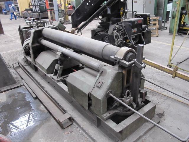 Zwijarka trójwalcowa do blach I-2220-B 6. Rok budowy 1980 Nr inw. 05-4220-172 Max. grubość zwijanej blachy 10mm.