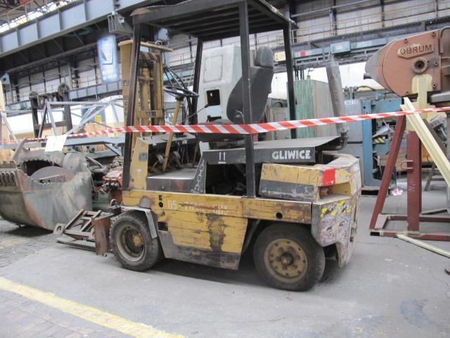 12. Rok budowy 1994 Wózek widłowy spalinowy GPW-2009U Nr inw.