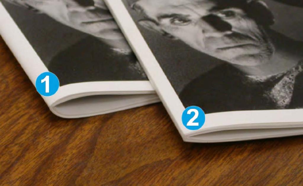 Moduł przycinarki SquareFold 1. Broszura bez zastosowania funkcji składania w kwadrat. Grzbiet broszury jest grubszy i bardziej okrągły. 2. Broszura z zastosowaniem funkcji składania w kwadrat.
