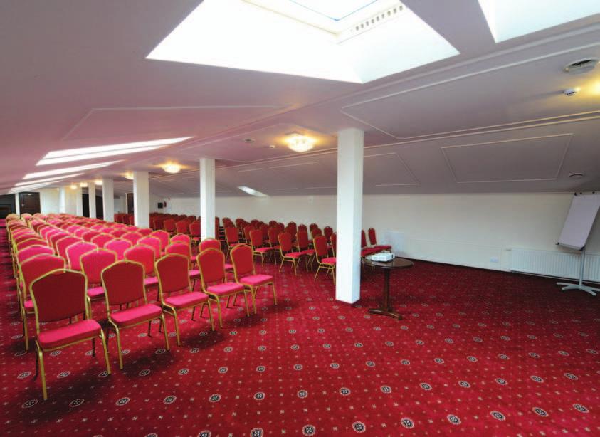 Największa sala, w której można zorganizować konferencję może pomieścić 250 osób. W zależności od potrzeb Hotel Royal dostosowuje ofertę do wymagań organizatora.