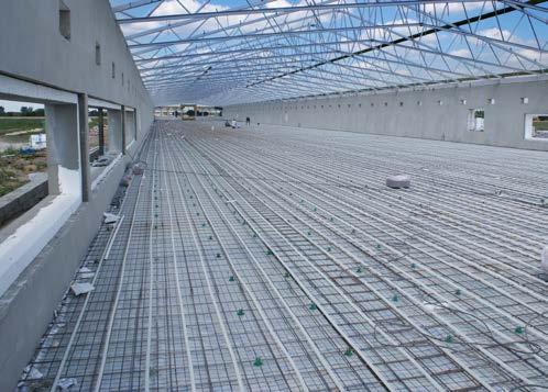 Instalacja KAN-therm ogrzewania hali kurnika (2500 m 2 ) hodowli ściółkowej - Brzozowo Wielkie. Instalacja ogrzewania podłogowego KAN-therm (1500 m 2 ) w hali przeładunkowej sadzonek sałaty - Kosów.