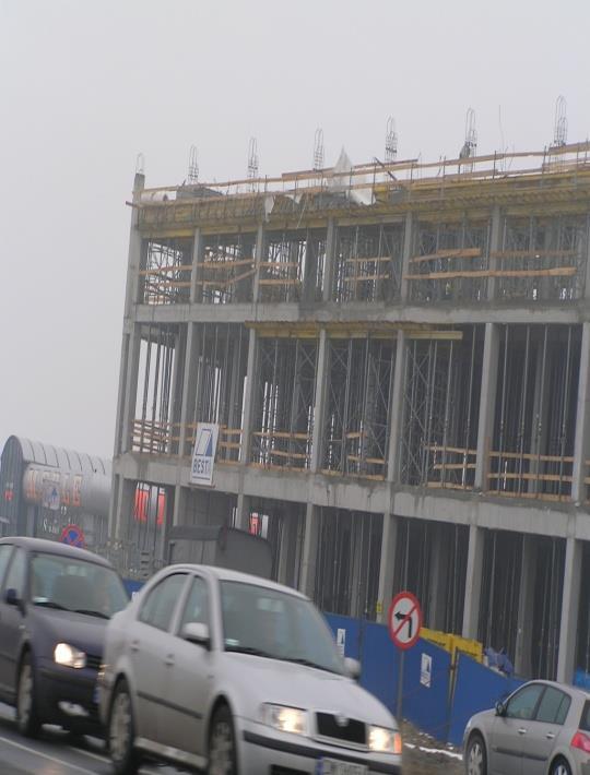 Technologia i organizacja prowadzenia robót betonowych z uwzględnieniem okresów zimowych Podczas prowadzenia robót w okresie obniżonych temperatur należy wykorzystać następujące sposoby dla