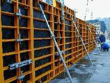 ROBOTY BETONOWE Deskowania Deskowanie PRIMO PRIMO to nowy wielkogabarytowy szalunek ścienny produkowany od 2000r. w Polsce, na podstawie projektów opracowanych przez firmę Bauma S.A.
