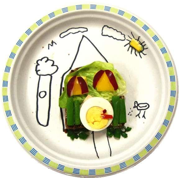 Drugie śniadanie Natalki Kolorowy domek - jajko - wędlina - ogórek zielony - liść sałaty - rzodkiewka -
