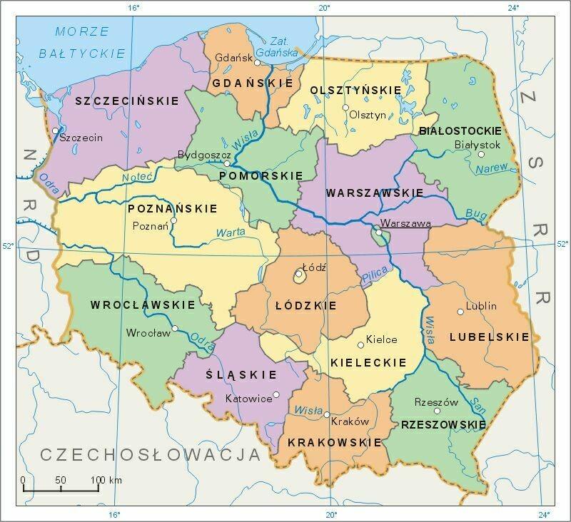 Podział administracyjny Polski powojennej przeszedł kilka zmian, zakończonych uchwaleniem w 1946 roku pierwszego powojennego, uregulowanego podziału, w którym uwzględnione zostały tzw.