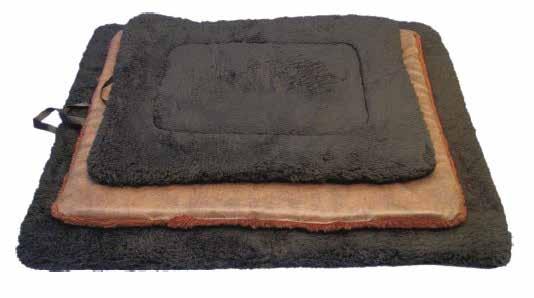 DWUSTRONNA MATA Z ECO SKÓRY Z MISIEM Two-sided, eco-leather mat with fluffy cover Zweiseitige Matte aus Ökoleder