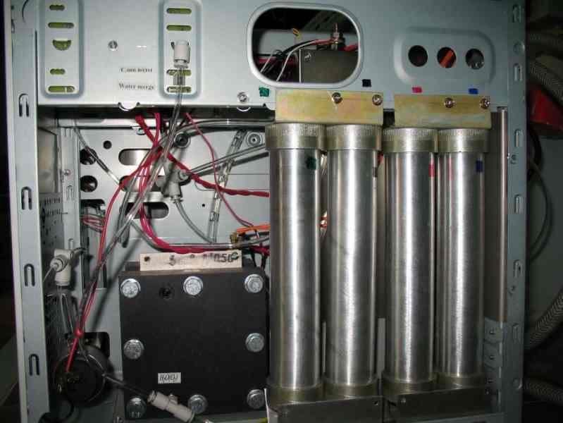 Widok generatora wodoru TsvetChrom-60 Elektrolizer Filtry osuszające Elektrolizer Zbiornik na wodę Rys. 4.
