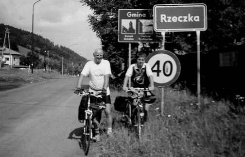Trybuna komisji się równolegle miejscowej imprezy Jesienna sobota na dwóch kółkach. Po obiedzie był wypoczynek. O godzinie 18.00 wyjechaliśmy autokarem do ośrodka wypoczynkowego nad jeziorem Płotki.