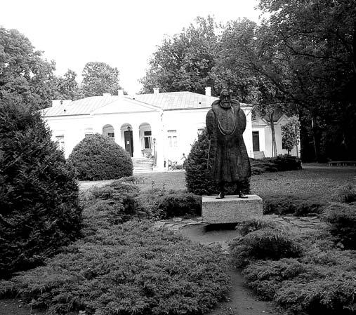 Od naszych korespondentów W domach naszych pisarzy Historia świata nie jest niczym innym jak biografi ą wielkich ludzi.