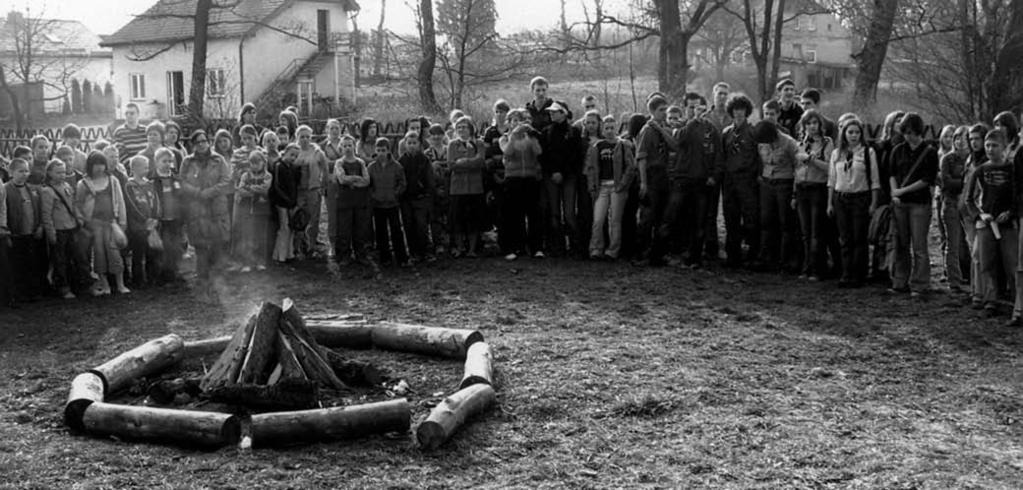 ośrodka Caritas nad jeziorem Bystrzyno Małe. Główną uroczystość rozpoczęto od zapalenia ogniska i pochodni o godzinie 16.