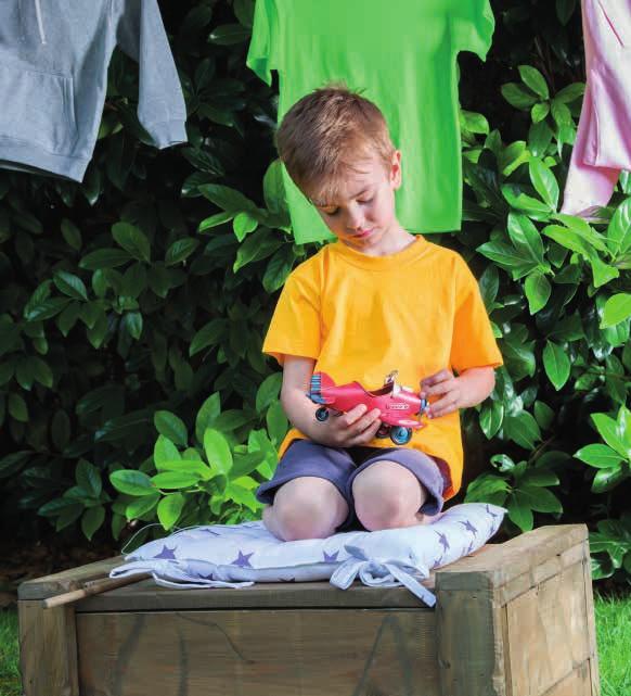 KID T-SHIRT REF: TSRK150 Charakterystyka: Dopasowany do sylwetki. Ściągacz wzmocniony lycrą. Taśma wzmacniająca pod ściągaczem. Podwójne szwy na ramionach i spodzie koszulki.