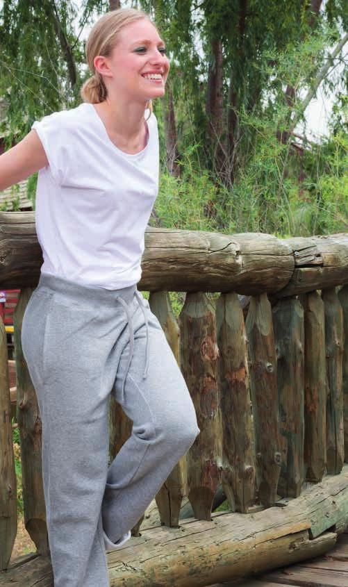 SWEAT PANTS LADY REF: SWPANTSL Charakterystyka: Spodnie dresowe damskie.elastyczny pas regulowany sznurkiem,nogawki bez ściągaczy. Dwie kieszenie boczne. Jakość: 60% poliester - 40% bawełna.