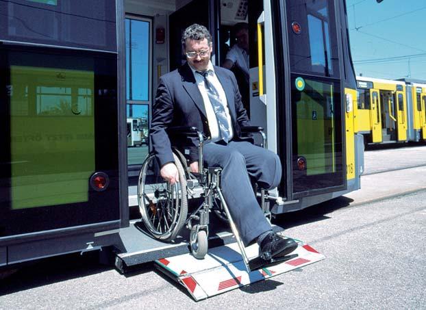 MEDILIFT Gama produktów MEDILIFT to w pełni zautomatyzowane windy elektryczne dla niskopodłogowych tramwajów i autobusów zapewniających łatwy i bezpieczny dostęp osobom niepełnosprawnym.