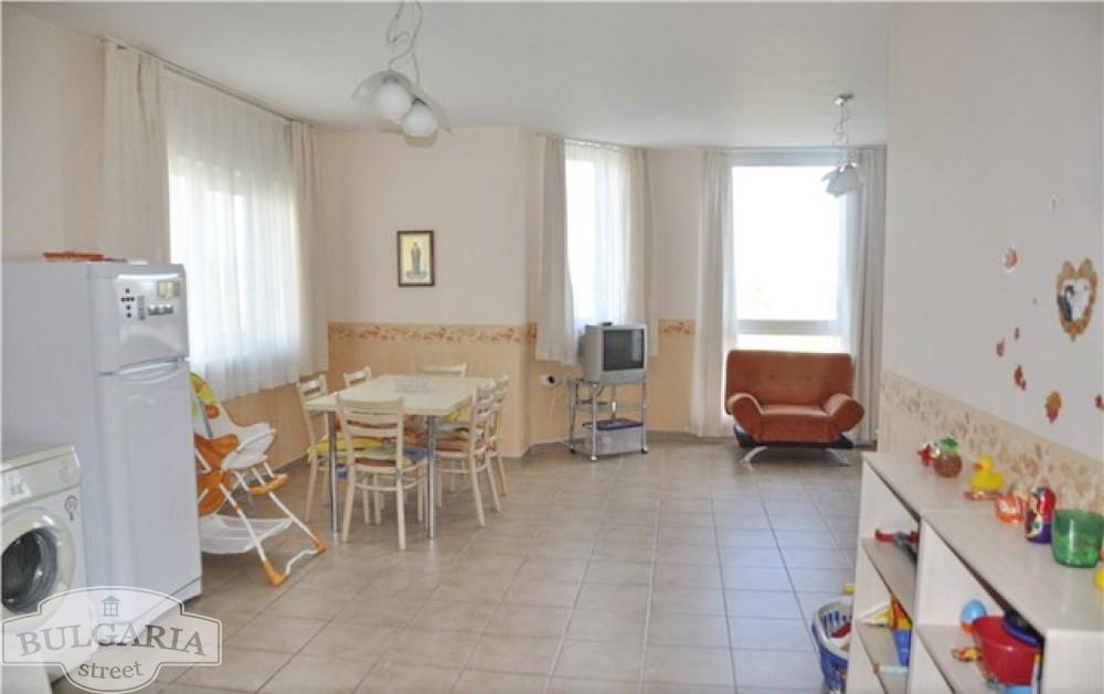 1 Wspanialy niedrogi trzypokojowy apartament z widokiem na morze w Słonecznym Brzegu Cena 57600.