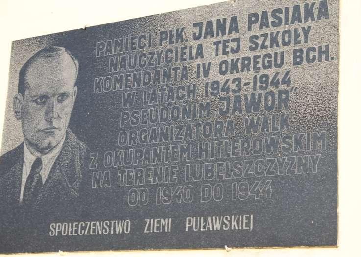 G-4 TABLICA PAMIĄTKOWA Poświęcona Pamięci Płk.