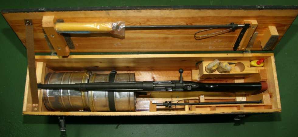 Karabin w kompletacji jest bardzo ciężki (ok 9 kg).