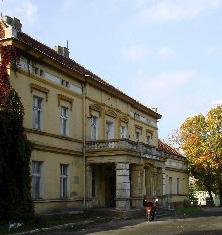 Armia Czerwona zlokalizowała w pałacu szpital polowy dla swych żołnierzy, później majątek przejęło państwo i utworzono tu PGR. W latach 60. w pałacu mieściło się przedszkole.