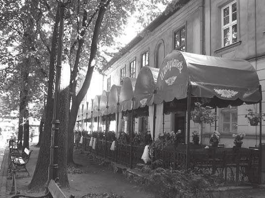 RESTAURACJI POD ANIOŁEM ) I GRODZKIEJ 37 (K. RESTAURACJI BALATON ). WRZESIEŃ 2013 R. FOTOGRAFIA 6.