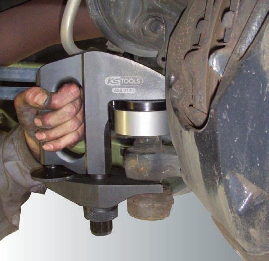 173 Hydrauliczny element dociskowy i ciągowy Do (de)montażu łożysk gumowo-metalowych, sworzni czopu osi, łożysk koła, etc.