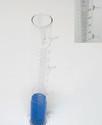 Cylinder do doświadczeń z prawem Pascala Przyrząd w postaci szklanego cylindra o pojemności około 300ml z równomiernie wyprowadzonymi trzema ujściami (szyjkami) dla cieczy.