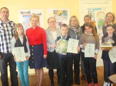 Wszystkie wyżej wymienione działania w zakresie profilaktyki HIV/AIDS łączono, tak, jak każdego roku z dystrybucją materiałów edukacyjnych, m. in.