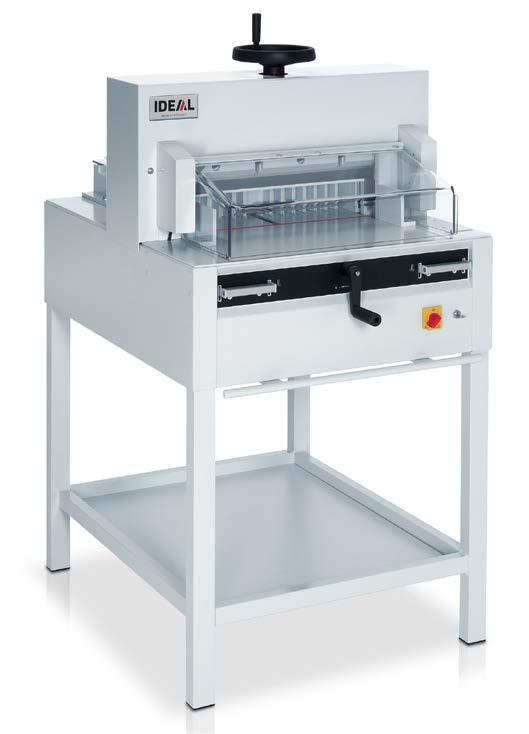zsynchronizowany z ruchem tnącym noża nóż wykonany z wysokogatunkowej niemieckiej stali dodatkowa półka pod gilotyną bezpieczeństwo zapewnia Safety Cutting System (SCS) > 475 80 30 SAFETY