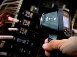 Seria FLIR CM Mierniki cęgowe Klasyczne i elastyczne mierniki cęgowe FLIR serii CM z funkcją Bluetooth są ergonomicznymi narzędziami, ułatwiającymi trudne pomiary torów prądowych.