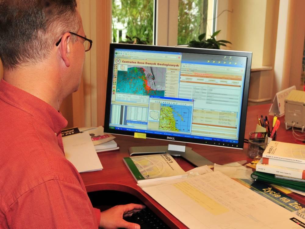 Geoinformacja CBDG Centralna Baza Danych Geologicznych największy w