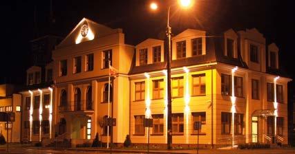 Kompleks Bsenów znjduje się po Twojej lewej stronie. Pedłuj cły czs prosto, mijsz Mszczonowski Ośrodek Kultury. Podążj przed siebie, ż do rond, n którym skręć w prwo.