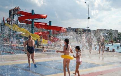 Obiekt jest włsnością prywtną, niedostępną do zwiedzni. Jeśli zdecydowłeś się obejrzeć Płc, wróć do skrętu w ulicę Ksztnową. Jedź nią prosto.