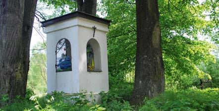 Njwżniejsze z nich to m.in. stwy w Grzegorzewicch i Rdziejowicch, Hmerni orz Zlew Żyrrdowski. Łączn powierzchni lustr wody zbiorników wynosi około 120 hektrów.