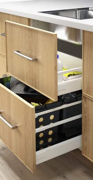 System METOD pozwala zaprojektować wspaniale wyglądającą kuchnię bez zdradzania zawartości szafek. SZUFLADY Szafki kuchenne można wyposażyć w dwa rodzaje szuflad.