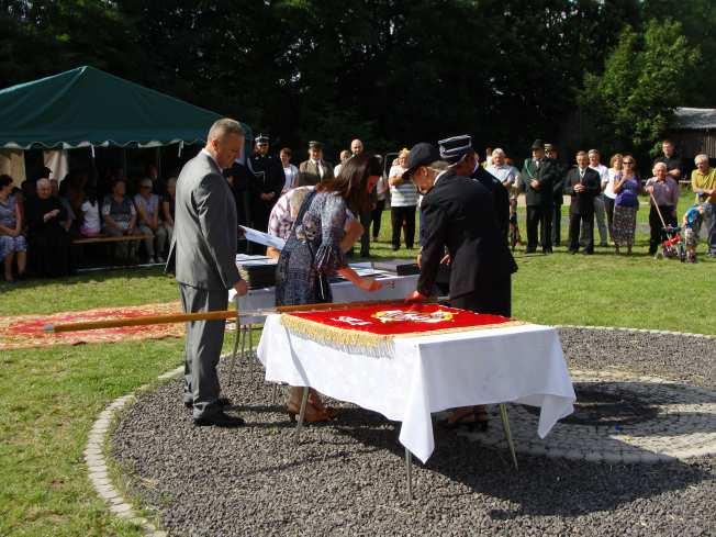 miejscowości Krobica i Orłowice oraz miast Mirsk i Świeradów- Zdrój. To ponad 70 ciu sponsorów, którzy zostali uhonorowani imiennymi gwoździami w drzewcu sztandaru.