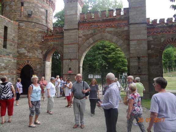 Dziękujemy za zakup losów, bowiem zgromadzone pieniążki umożliwią zakup nowego sprzętu ratowniczo-gaśniczego. Oczywiście nie zapomniano o dorosłych muzyka grała im do tańca do godziny 24.00.