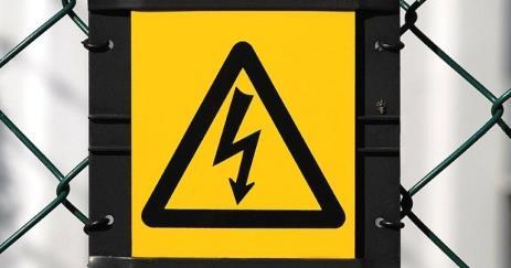 potrafi przestrzegać zasad bezpieczeństwa związanych z użytkowaniem prądu; 2. wie, do czego służy prąd elektryczny, 3. wie, które z urządzeń domowych są zasilane prądem, 4.