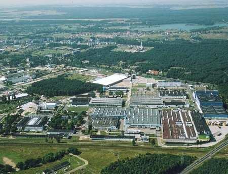 w czasie Powstania Warszawskiego fabryki zostają doszczętnie zniszczone.