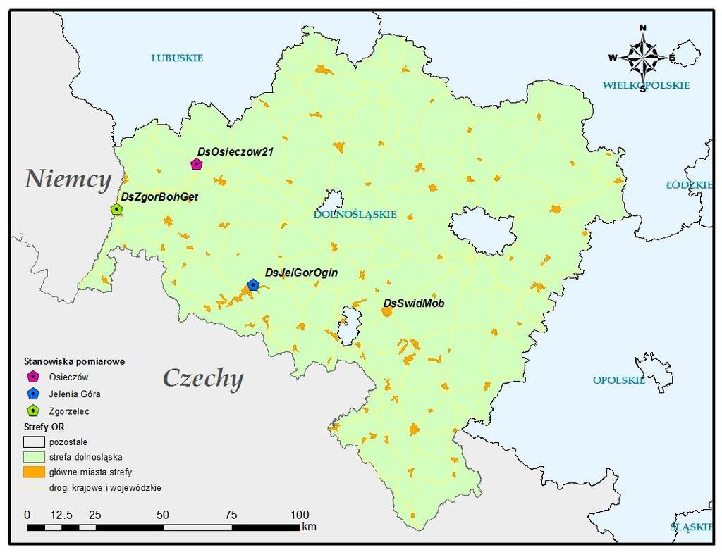 1.3.2 Lokalizacja punktów pomiarowych Monitoring zanieczyszczenia powietrza pyłem zawieszonym PM2,5 w 2015 roku w strefie dolnośląskiej realizowany był w oparciu o trzy stacje monitoringowe