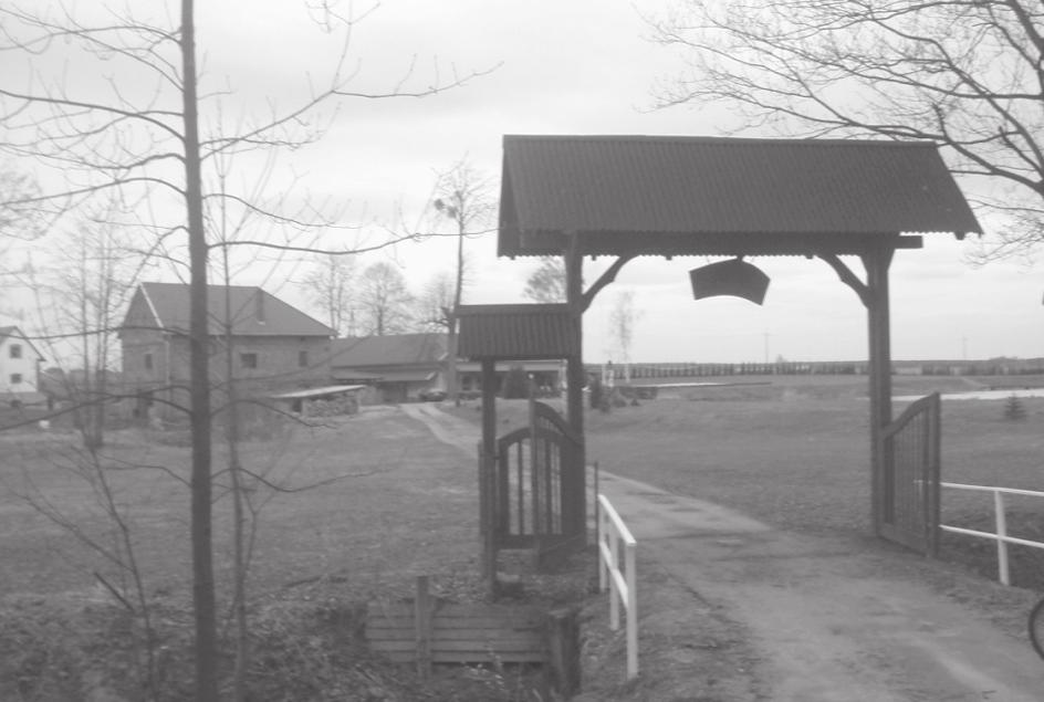 dom rodzinny je tak dobrze utrzimany i cołki ogród i park. Dziwióły się, jak te drzewa urosły.