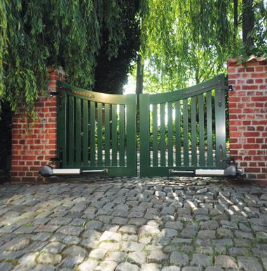 Napędy skrzydłowe na każde warunki atmosferyczne Do bram jedno- lub dwuskrzydłowych, małych lub dużych, lekkich lub ciężkich, z wąskimi lub szerokimi słupkami.