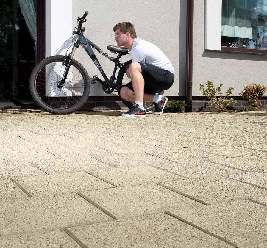 futura system futura Sześć elementów systemu i bogata paleta kolorów stwarza nieograniczone możliwości kompozycyjne.